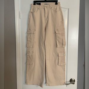 New wide leg cargo pants, with tags